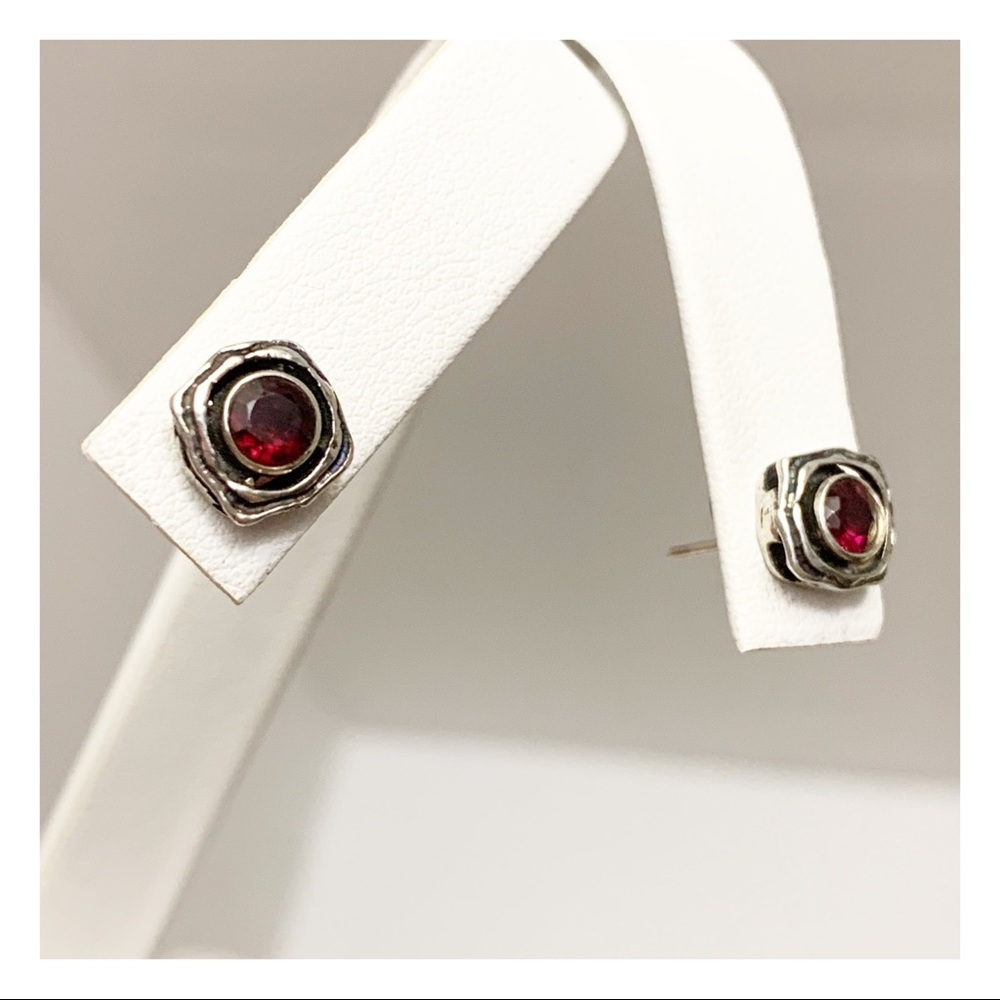 Vintage sterling silver and faceted garnet boho stud earrings - Picture 10 of 11